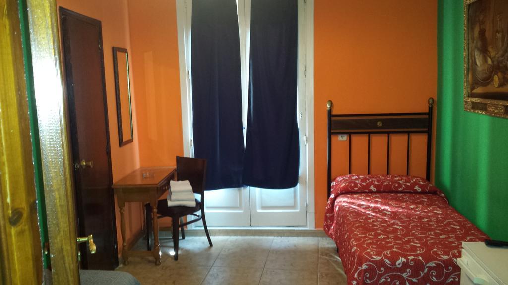 Hostal Rico Madrid Exteriér fotografie